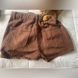 Worn max 3 times, beautiful brown high waist shorts.